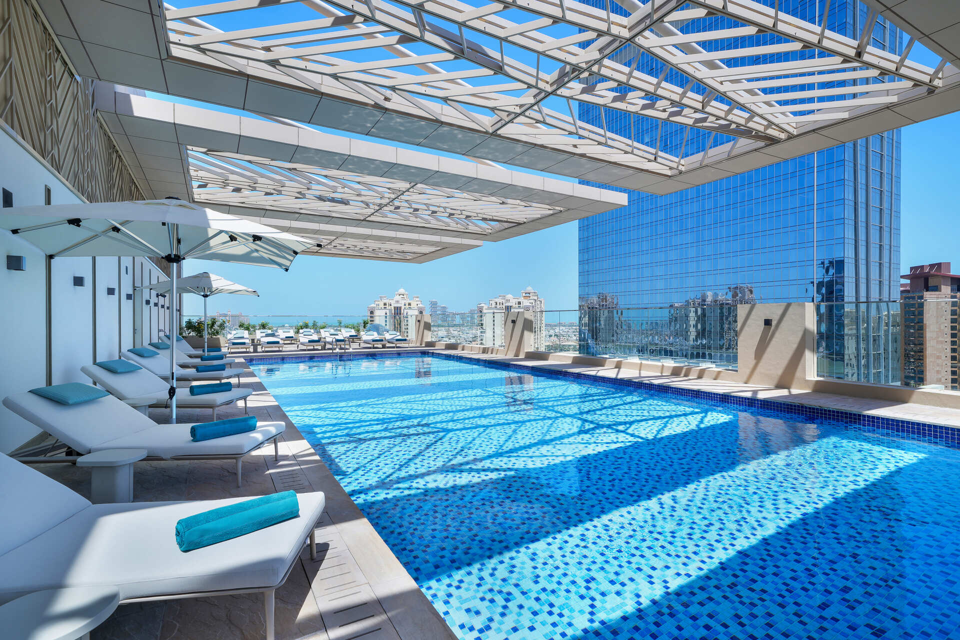 cover-cheval-maison---the-palm-dubai-roof-pool.jpg