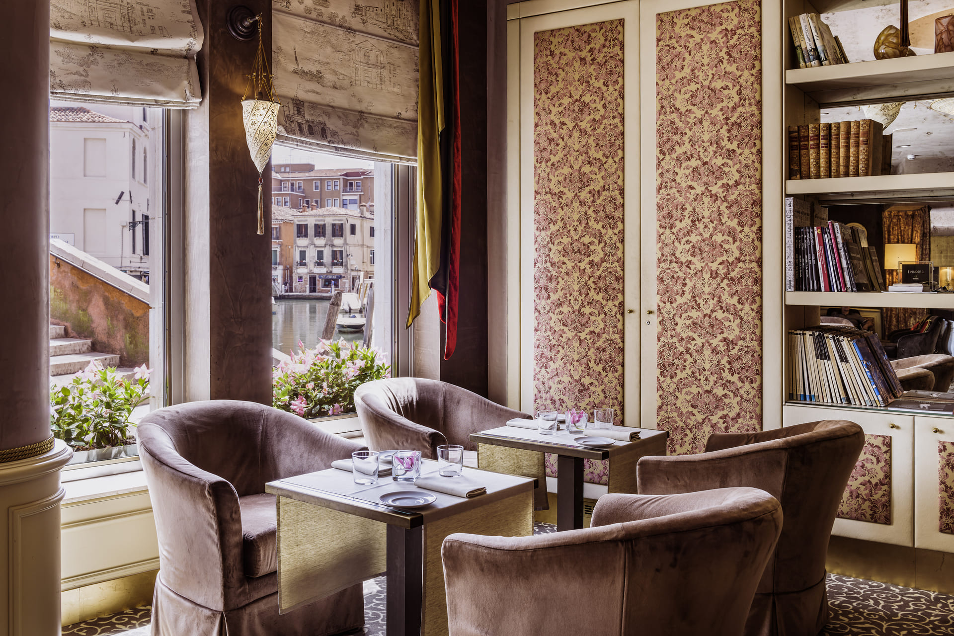 Lounge bar <br /> Courtesy of Papadopoli MGallery Venezia