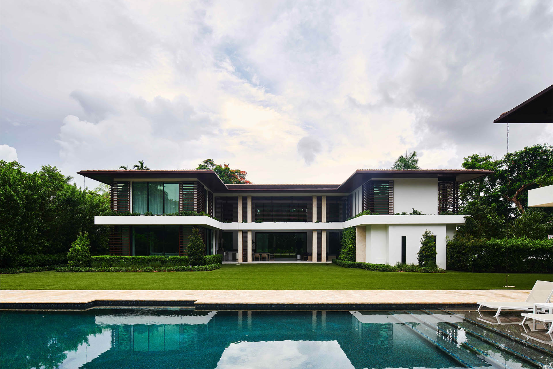 A Miami Modern House endowed with all desirable amenities, leaving nothing to be desired 